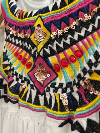 Vestido largo boho bordado con pedrería y gasa