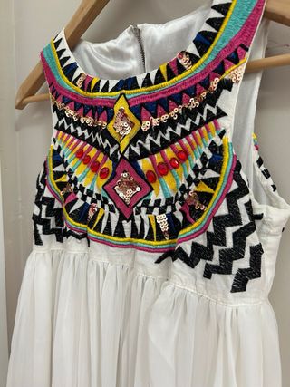 Vestido largo boho bordado con pedrería y gasa