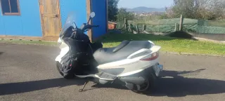 Suzuki Burgman 200cc Maxi Scooter Blanca