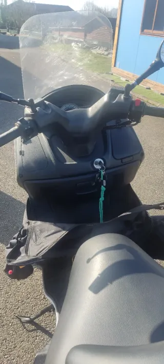 Suzuki Burgman 200cc Maxi Scooter Blanca