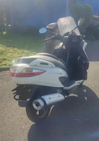 Suzuki Burgman 200cc Maxi Scooter Blanca