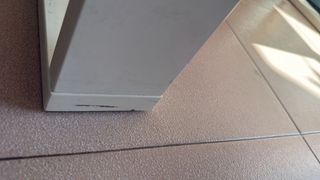 Tavolo da centro moderno bianco e in vetro