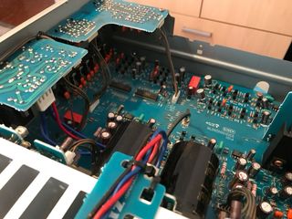 Amplificador Marantz PM7001