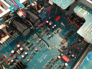 Amplificador Marantz PM7001