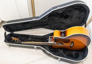 Guild F-250CE Guitarra Electroacústica + Acc