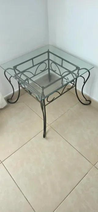 Tavolo ausiliario in vetro e metallo