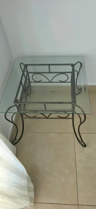 Tavolo ausiliario in vetro e metallo