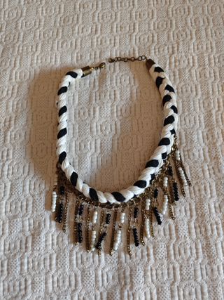 Collar grande trenzado negro blanco abalorios