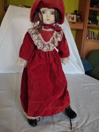Muñeca de porcelana antigua
