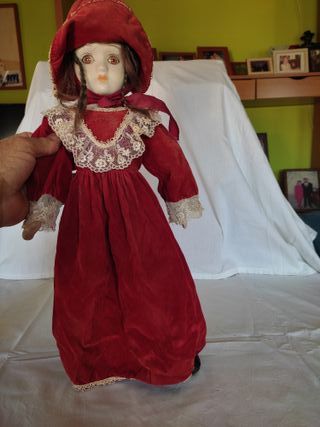 Muñeca de porcelana antigua