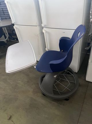 Sillas de autoescuela azules y grises