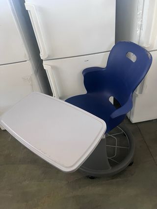 Sillas de autoescuela azules y grises