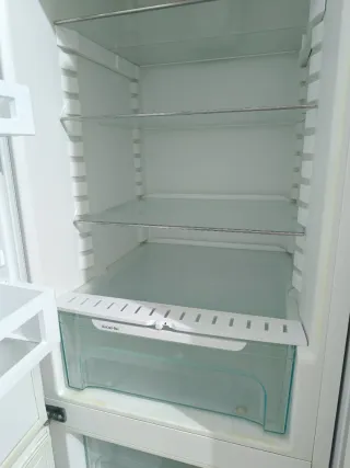 Nevera Combi Liebherr, 1.85x60cm No Frost