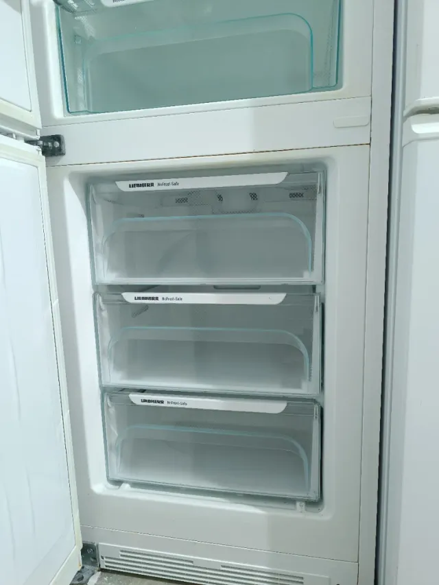 Nevera Combi Liebherr, 1.85x60cm No Frost