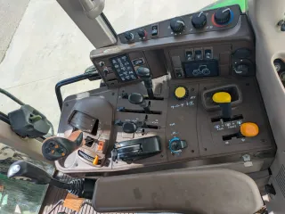 Tractor John Deere 6320 con pala