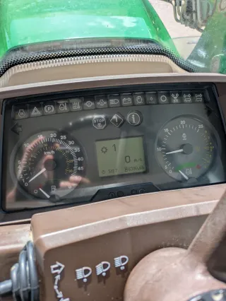 Tractor John Deere 6320 con pala