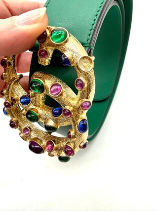Cinturón Gucci GG con piedras multicolor