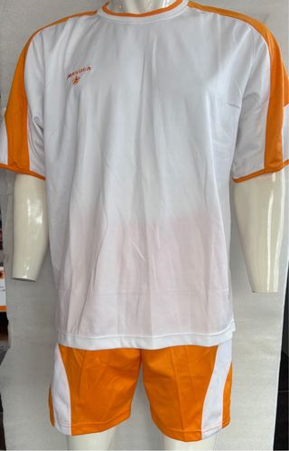 Equipación deportiva MESUCA naranja y blanco