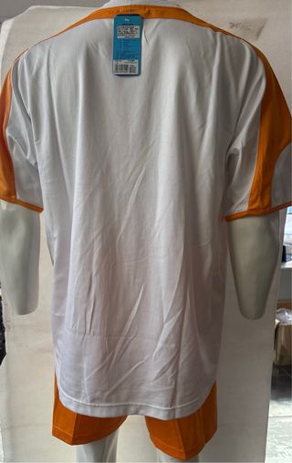 Equipación deportiva MESUCA naranja y blanco