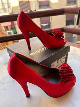 Zapatos de tacón Mustang rojos talla 38