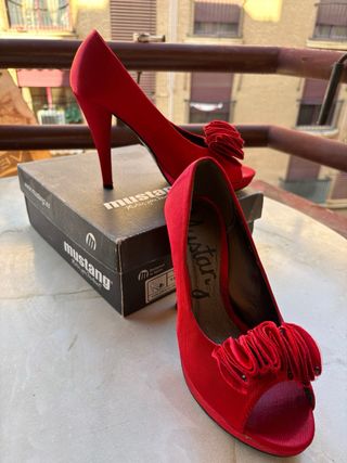 Zapatos de tacón Mustang rojos talla 38