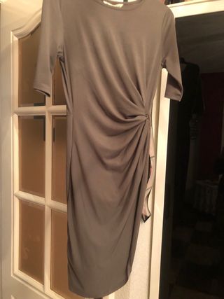 Vestido gris manga corta con fruncido