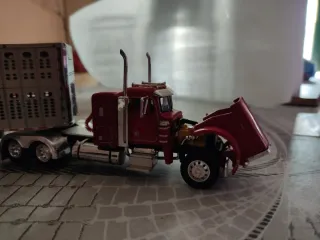 Camión Ganado DCP 1:64 Peterbilt Americano
