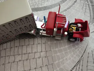 Camión Ganado DCP 1:64 Peterbilt Americano