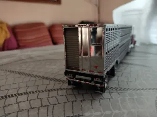 Camión Ganado DCP 1:64 Peterbilt Americano