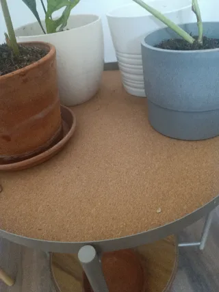 Tavolo ausiliario in metallo, modello GLADOM di IKEA