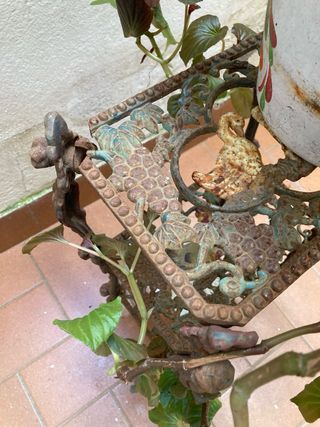 Estantería de hierro para plantas