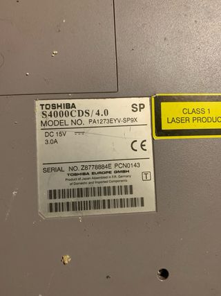 Portátil Toshiba antiguo gris