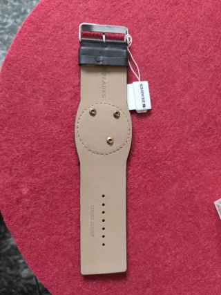 Pulsera cuero ancha con adornos