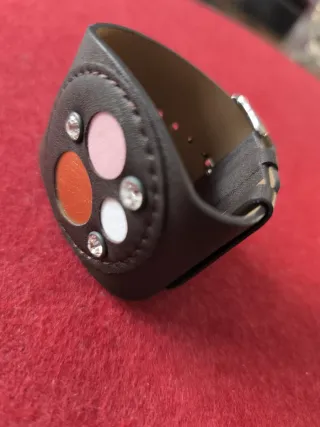 Pulsera cuero ancha con adornos