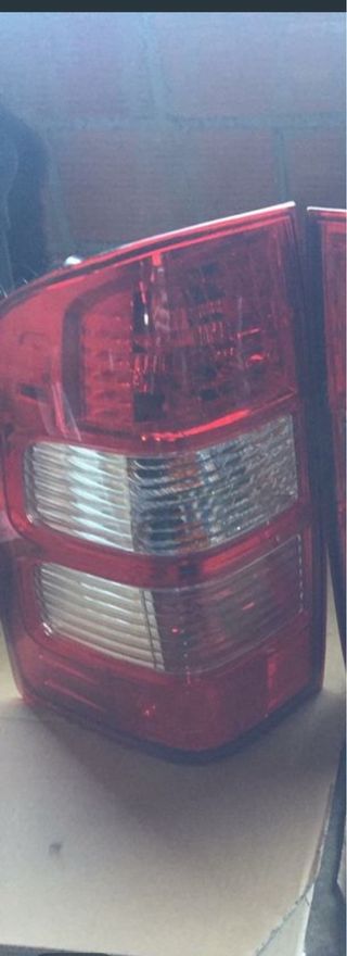 Piloto trasero izquierdo Ford Ranger