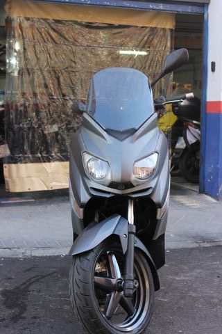Yamaha XMAX 125 gris