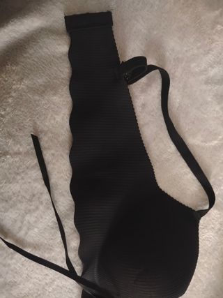 Sujetador push-up negro con cordones