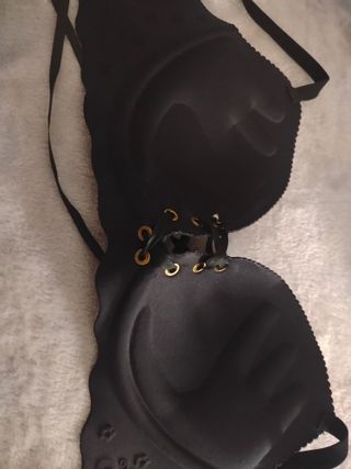 Sujetador push-up negro con cordones