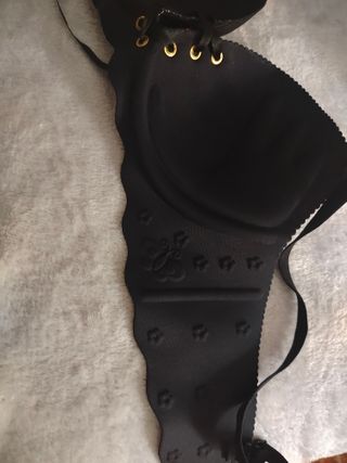 Sujetador push-up negro con cordones