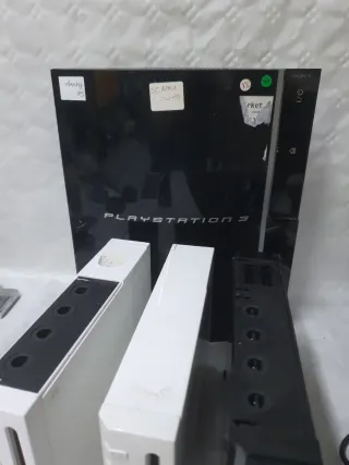 Lote consolas: PS3, Wii (x2) y piezas