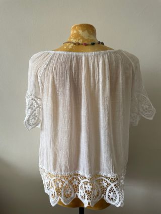 Blusa blanca viscosa encaje talla M