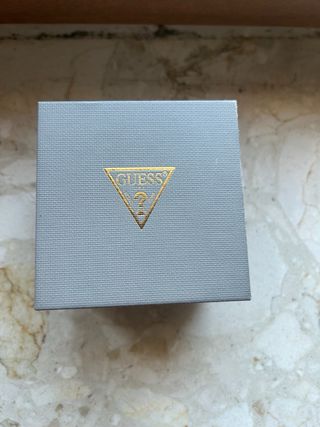 Reloj Guess Dorado con Cristales