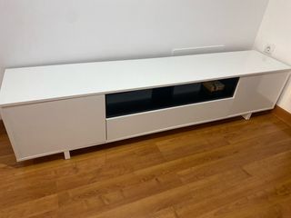 Mueble de salón blanco y negro