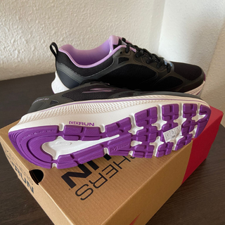 Zapatos Skechers Mujer Negros y Morados Nuevos