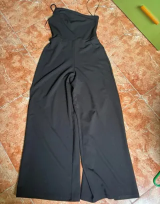 Mono negro asimétrico