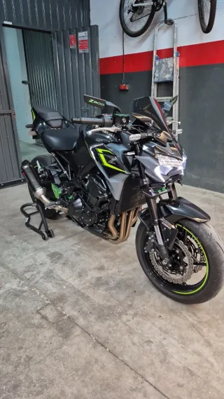 Kawasaki Z900 Negra y Verde