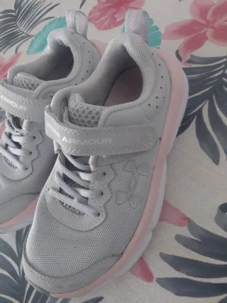 Zapatillas niña Under Armour grises