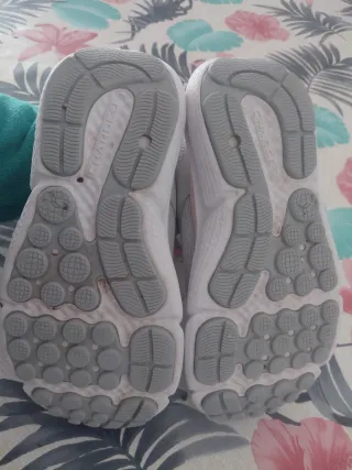 Zapatillas niña Under Armour grises