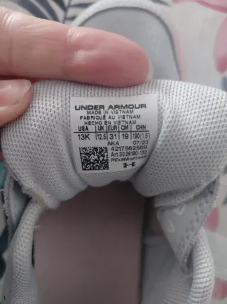 Zapatillas niña Under Armour grises