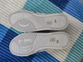 Zapatillas Guess Blancas y Doradas